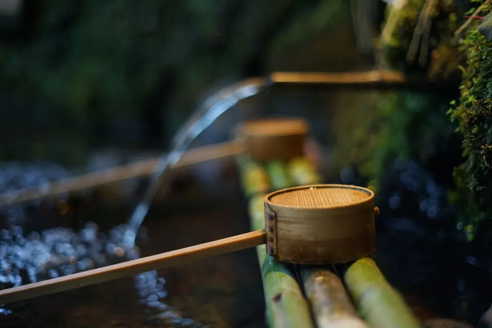 Bamboo water pipes and wooden dippers